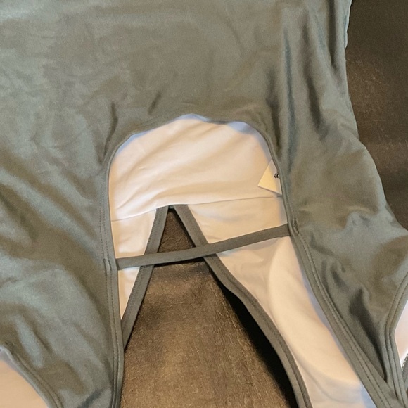 SALE CUPSHE ONE PIECE 🩱 SWIMSUIT.NWT. DARK GREEN WITH PADDED TOP,RUFFLED BODY - Picture 6 of 9